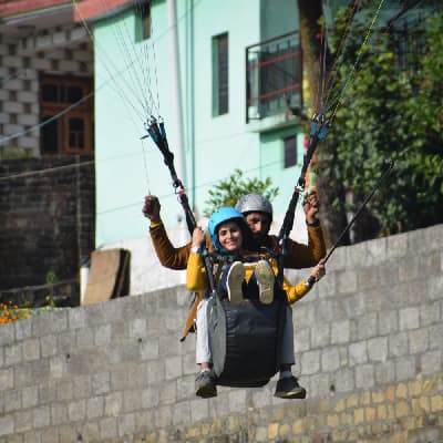 Paraglidingwith Chalo Chalein